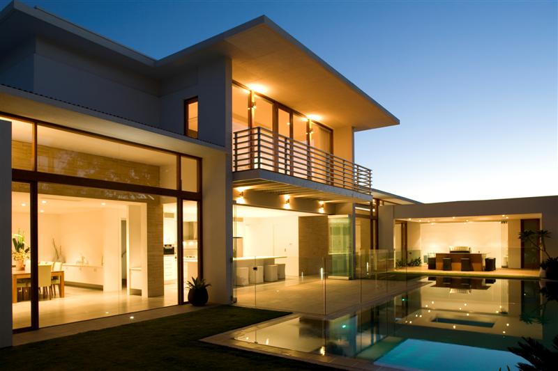 Luxury Master Built Residence - Just Metres to the Beach Picture 1