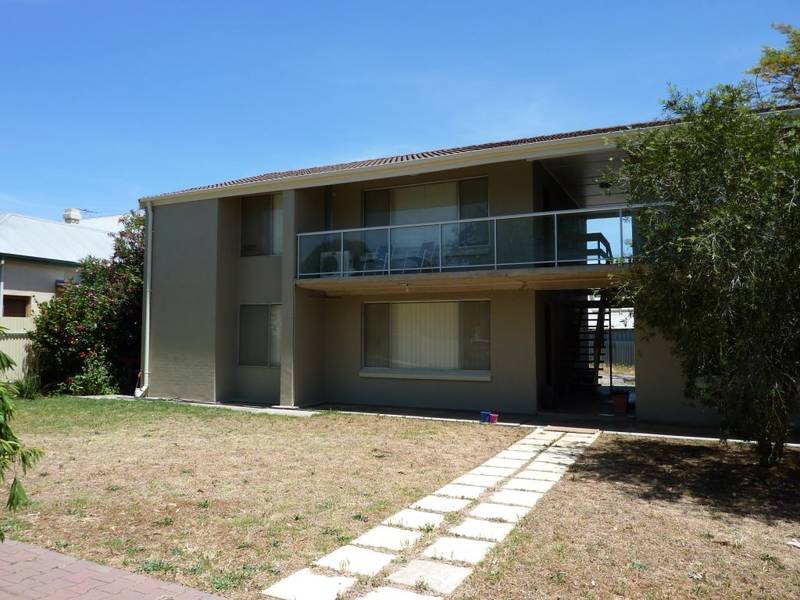 Spacious Unit in Small Group of 4 Picture 1