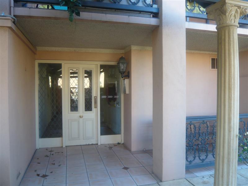 STYLISH APARTMENT - CITY VIEWS Picture 2