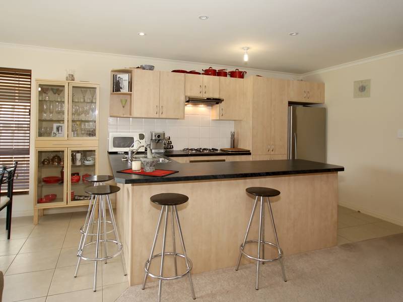 Great Location - Easy Care Living Picture 2