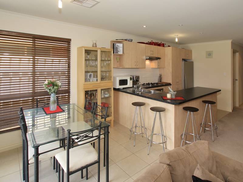 Great Location - Easy Care Living Picture 3