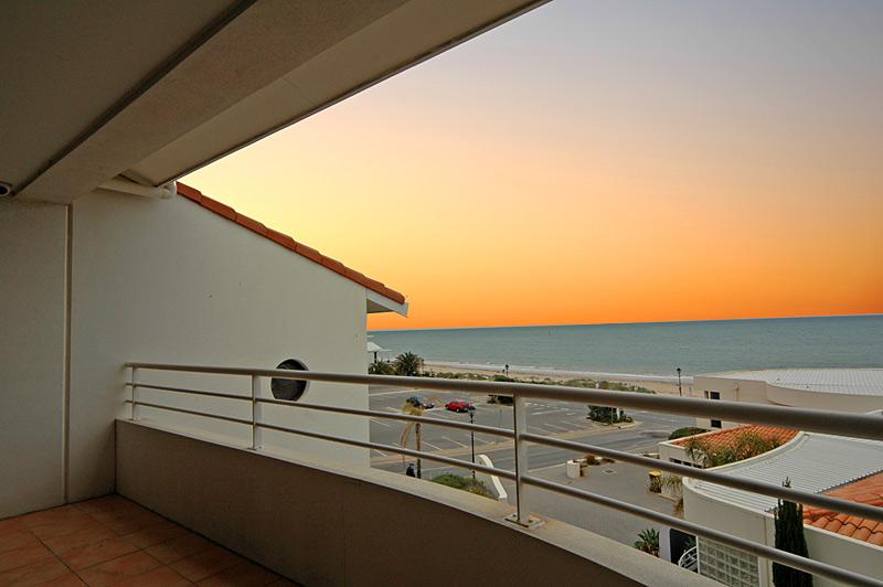 Esplanade position, yet setback and protected Picture 2