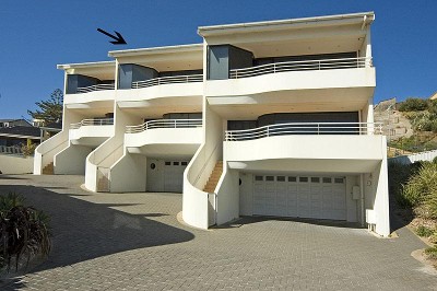 Esplanade position, yet setback and protected Picture