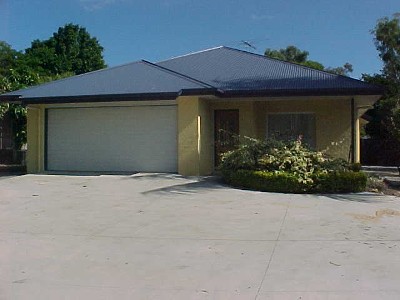 Modern lowset Home Picture