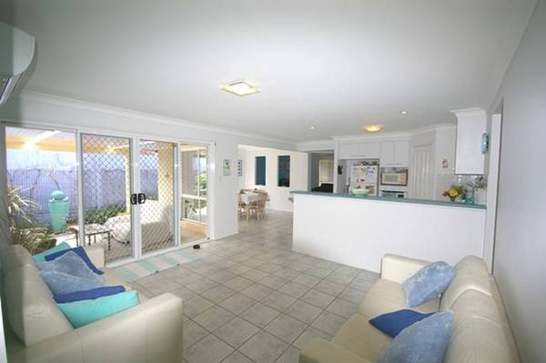 Birkdale - Walk to Schools Picture Birkdale - Walk to Schools Picture