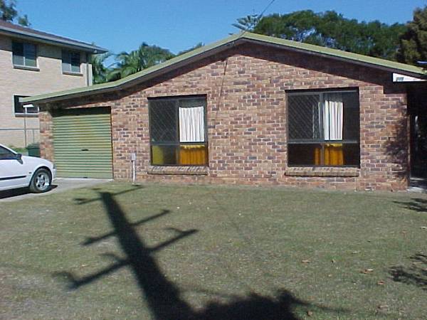 Close to Shops Picture 1