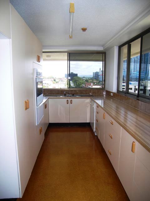 10th Floor Spacious 3 Bedroom Apartment Picture