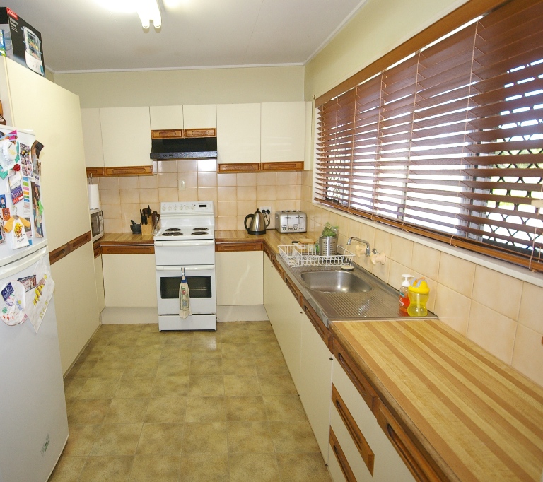 BIG HIGHSET FOR A BIG FAMILY Picture 2