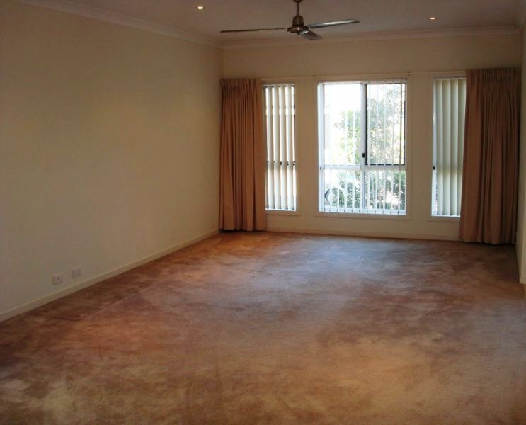 Spacious Executive Living with Views to the City... Picture 2