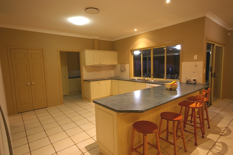 A Private Spacious Retreat in Sovereign Waters Picture 3