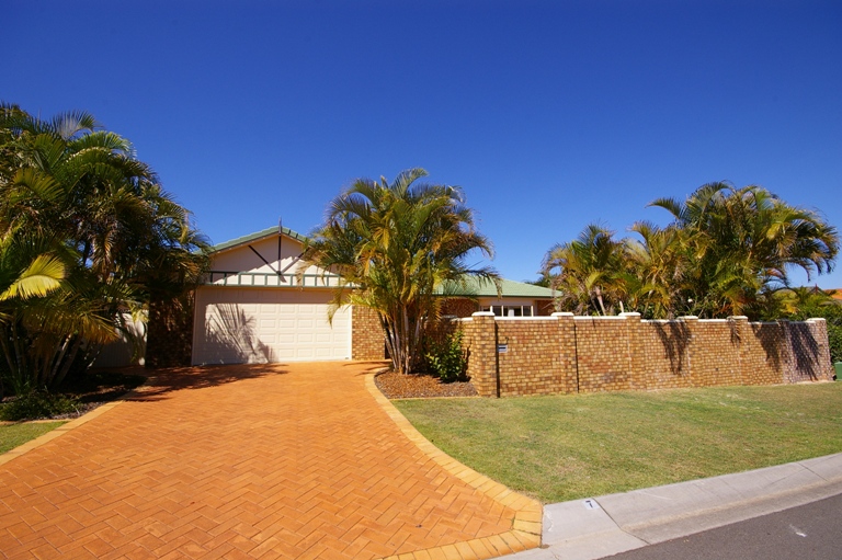 A Private Spacious Retreat in Sovereign Waters Picture 2