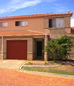 Wellington Point Townhouse Now $345,000 A Must To Inspect! Picture