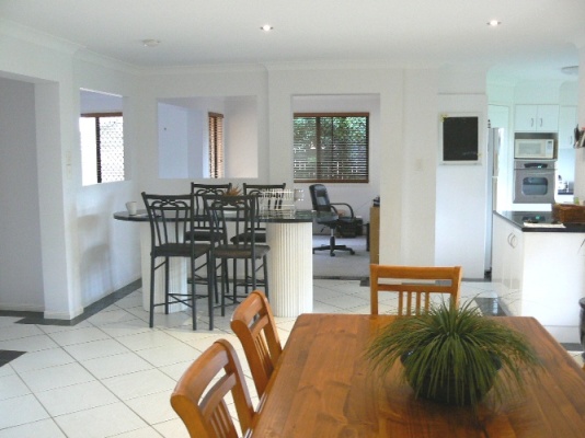 SPACE EVERYWHERE YOU LOOK Picture 2