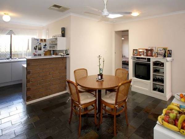 Sensational Value Family Living Picture