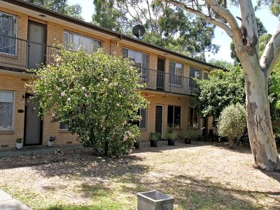 Trendy Unit In Convenient Location Picture