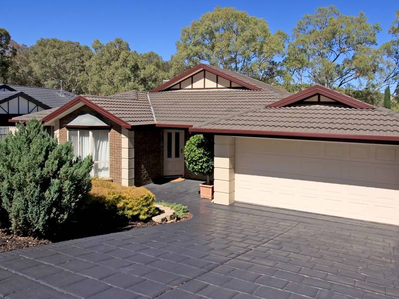 Tranquil and Stunning Golf Course Location Picture 2