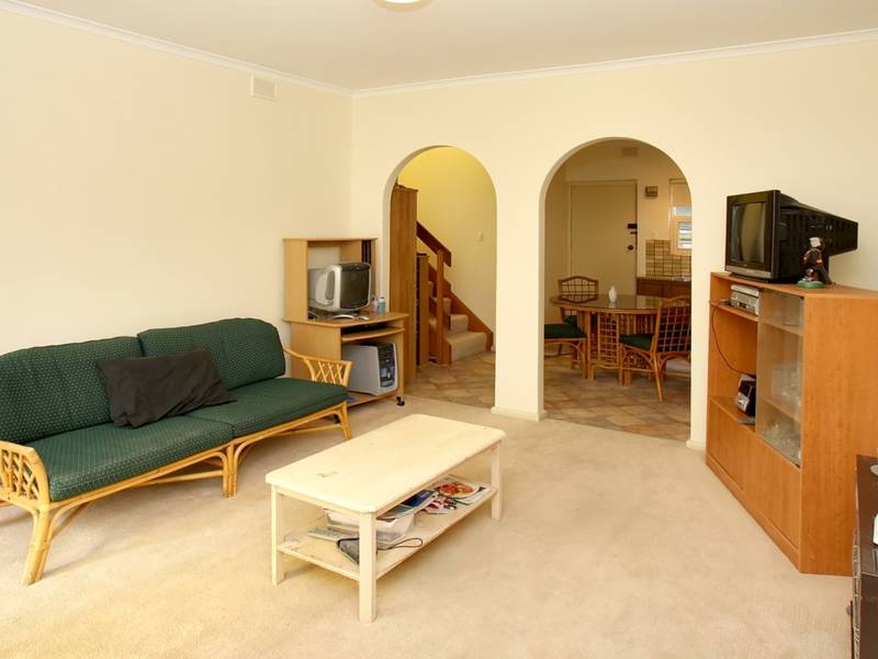 Terrific Townhouse in a Convenient Location Picture 3