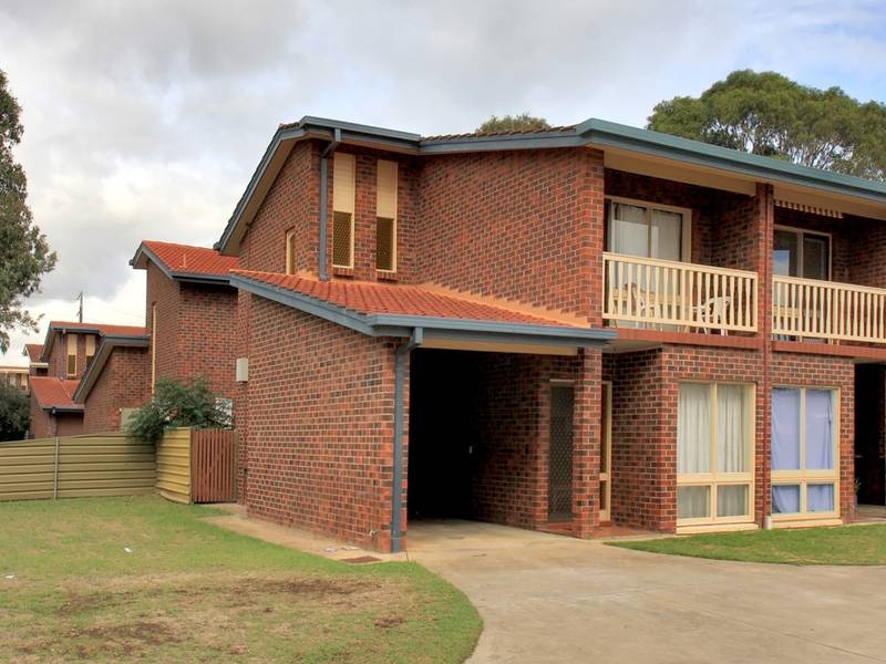 Terrific Townhouse in a Convenient Location Picture 1