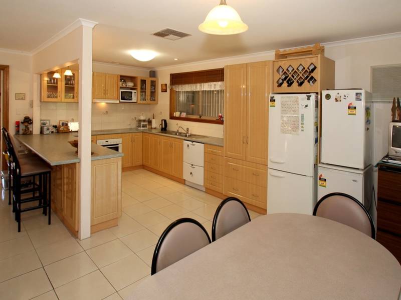 Suit Young Couple or Investor Picture 3