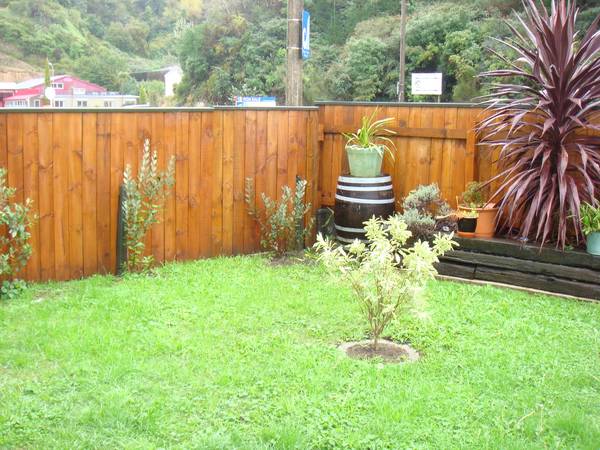 New to Market - Must be sold - Dual income property!! Picture 1