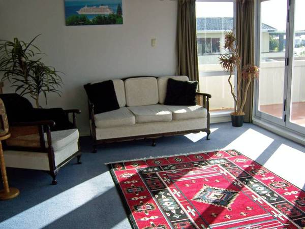 Freehold Napier water front townhouse Picture 1