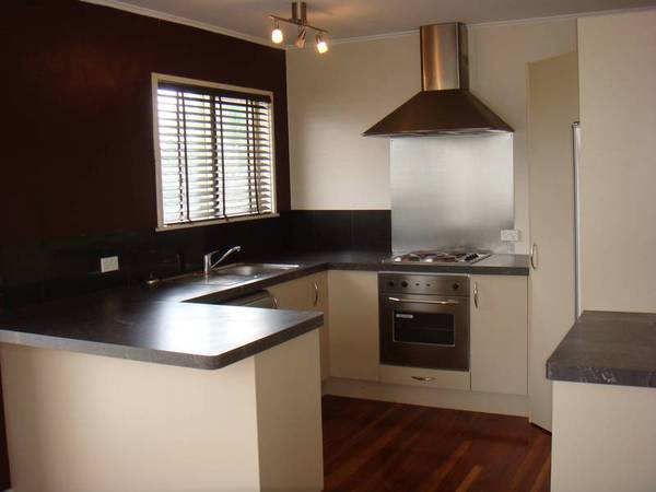 Vendor moving to Australia! This MUST be sold!!! Picture 2