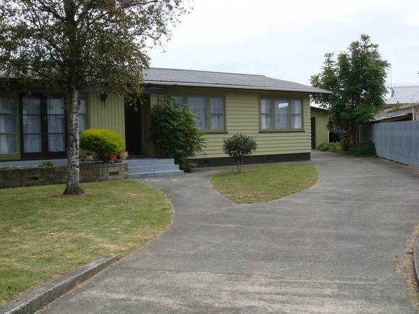 Vendor moving to Australia! This MUST be sold!!! Picture 3