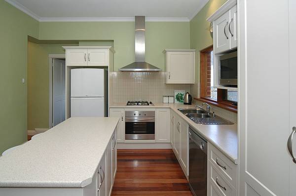 The Entertainer Picture 3