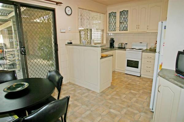 Great First Home Or Investment Picture 3