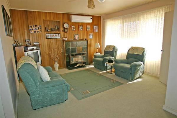 Great First Home Or Investment Picture 2