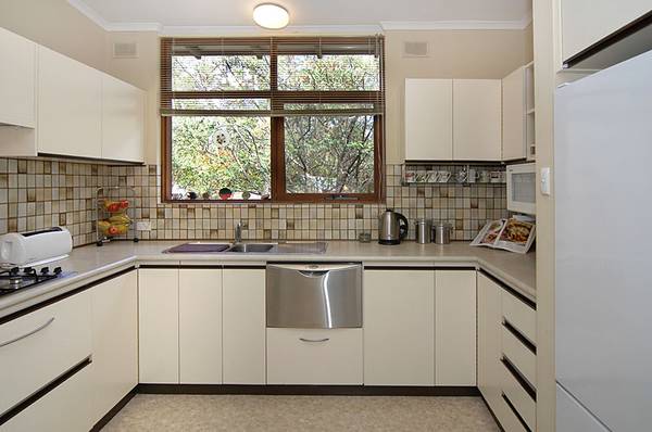 Classic Contemporary Picture 3