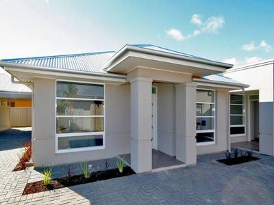 Stylish New Courtyard Living At It's Best! Picture Stylish New Courtyard Living At It's Best! Picture