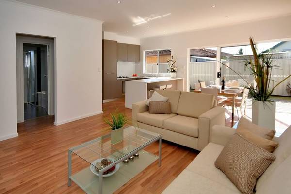 Stylish New Courtyard Living At It's Best! Picture 2