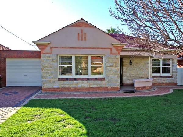 FABULOUS FREESTONE FRONTED RENOVATED HOME Picture