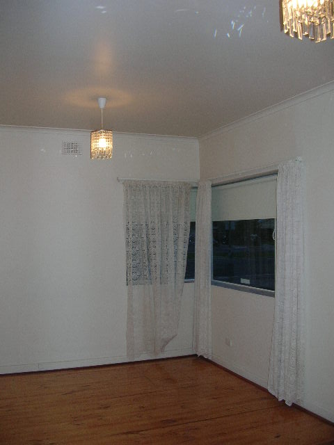 Partly Renovated 1 Bedroom Unit Picture 2