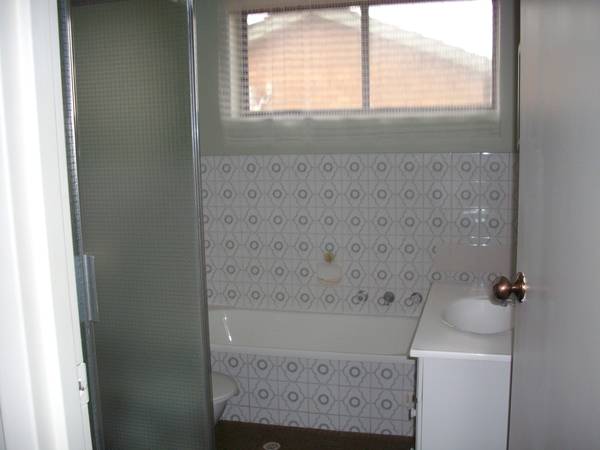 Very neat and Tidy Townhouse Picture 3