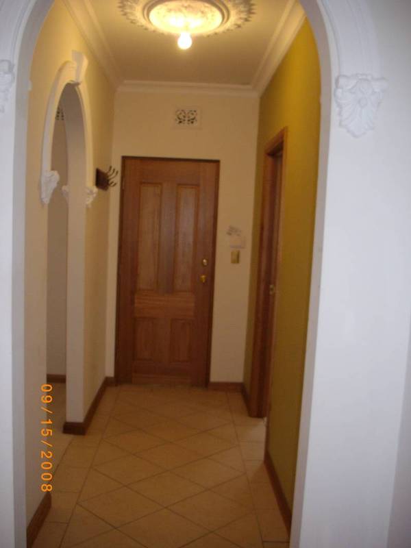 LOVELY COURTYARD HOME Picture 3