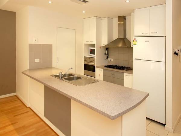 Townhouse Living at it's Best! ~ Preliminary Open Sat 4/10 & Sun 5/10 12.30-1.15pm Picture