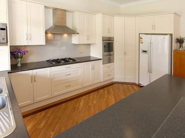 CHARACTER BUNGALOW RENOVATED & EXTENDED FOR ENTERTAINING & FAMILY LIVING Picture