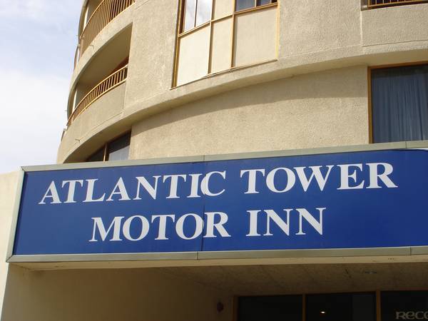 BEACHSIDE LIVING AT GLENELG Picture 2