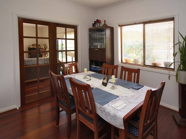 Immaculate Courtyard Home Picture Immaculate Courtyard Home Picture