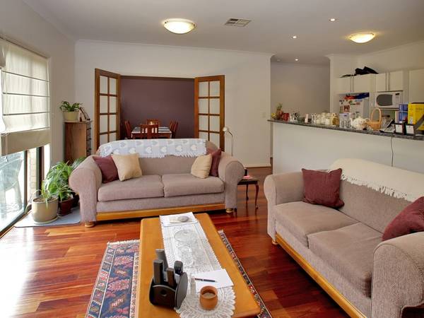 Immaculate Courtyard Home Picture Immaculate Courtyard Home Picture