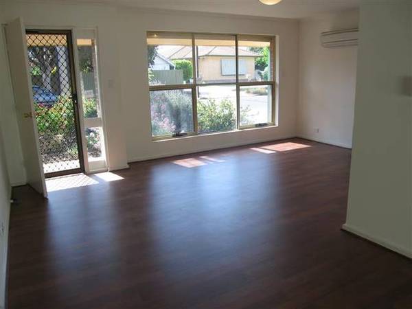 Attractive Courtyard, Central to Everything! Picture Attractive Courtyard, Central to Everything! Picture