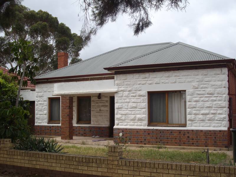 Family Home with Large Yard Picture 2