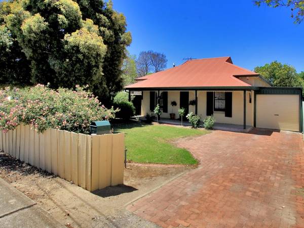 A Delightful Cottage/Bungalow! Picture