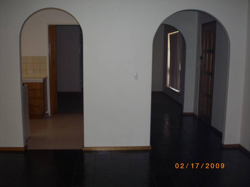 Freshly Painted, Spacious Homette! Picture 2