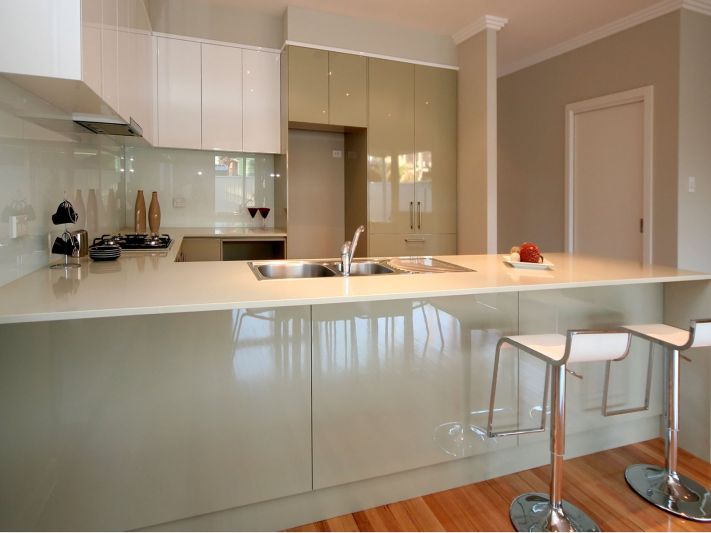 Fresh New Contemporary Living Picture 2