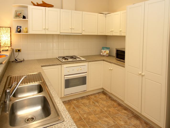 Attractive Federation Style Courtyard Home Picture 3