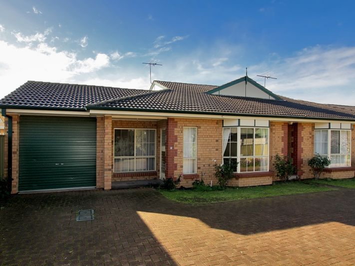 Attractive Federation Style Courtyard Home Picture 1