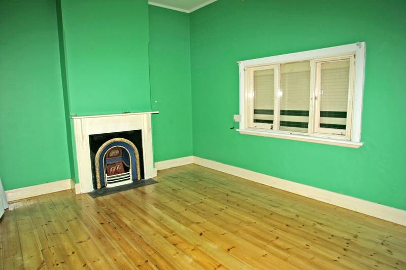 Ideal First Home ~ Near City Location Picture 3